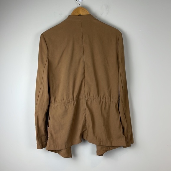Simons contemporaine camel blazer size medium - Picture 4 of 7